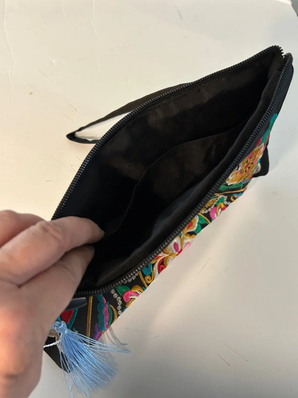 🟢 3/$30 Embroidered Wristlet NEW colorful flowers on a black base - Picture 8 of 9